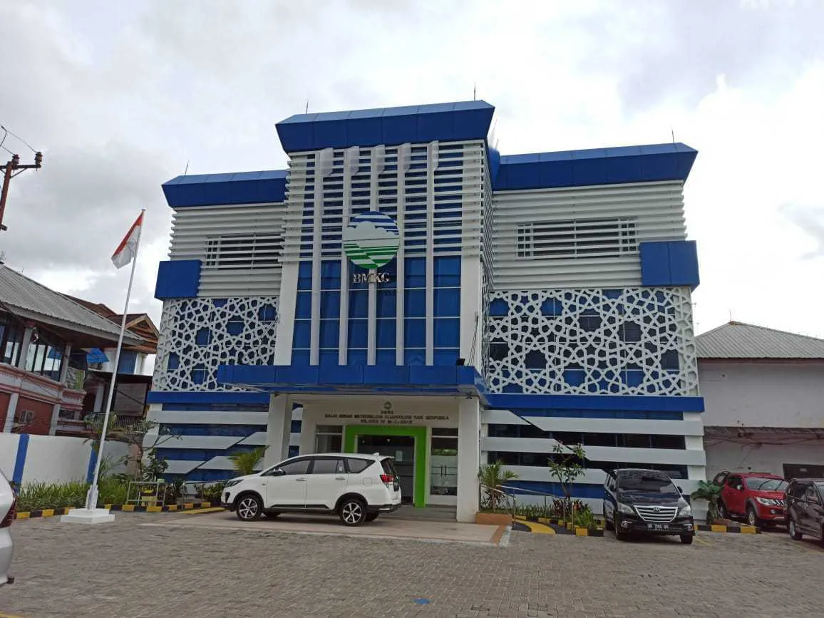 Serah terima fasilitas layanan