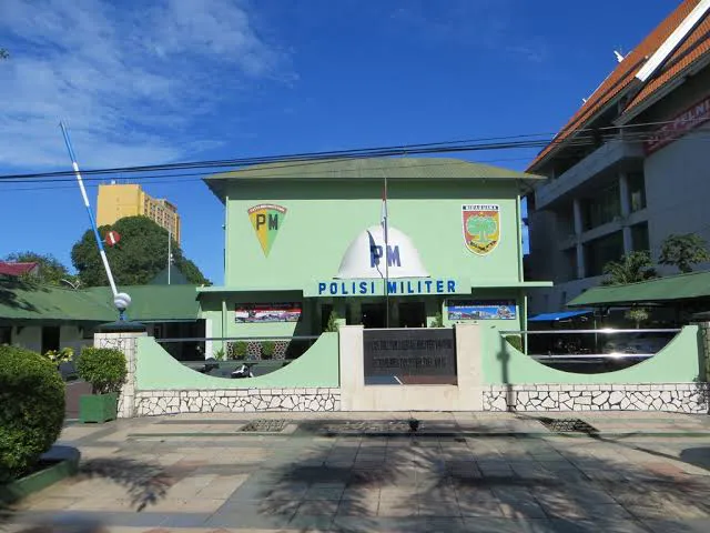 Fasad bangunan DENPOM